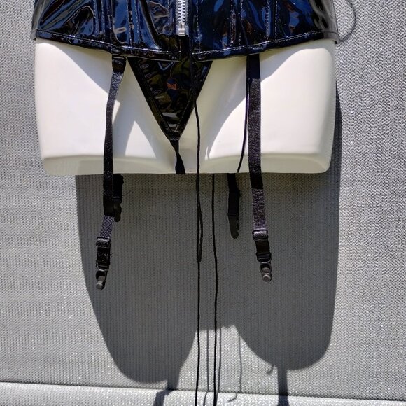 Alivila Y (S) Wet Look Zippered Overbust Corset and Panty Set - Picture 5 of 12